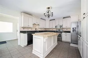 620 Spalding Dr, Sandy Springs, GA 30328 - Photo 18