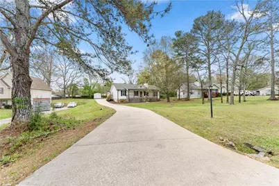 8615 Bayhill Drive, Gainesville, GA 30506 - Photo 4