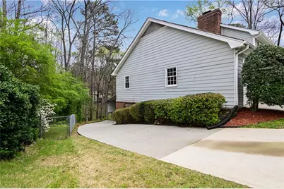 4711 Nutmeg Way SW, Lilburn, GA 30047 - Photo 4