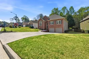 529 Battleview Dr, Smyrna, GA 30082 - Photo 2