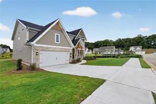 320 Cherokee Rose Ln, Hoschton, GA 30548 - Photo 4