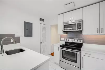 3510 Roswell Road NW #M4, Atlanta, GA 30305 - Photo 2