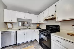 1085 Country Club Pl NW, Kennesaw, GA 30144 - Photo 8