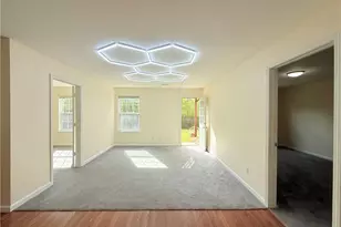 893 Hawthorn Ln, Grayson, GA 30017 - Photo 4