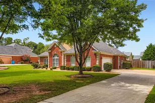 449 Glouchester Dr, Locust Grove, GA 30248 - Photo 2