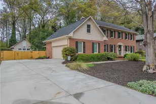 733 Ridgeview Dr SW, Lilburn, GA 30047 - Photo 2