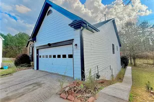 557 Vickers Ln, Locust Grove, GA 30248 - Photo 2