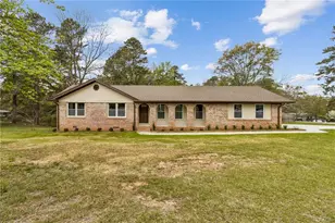 2526 Hamill Dr, Buford, GA 30519 - Photo 2