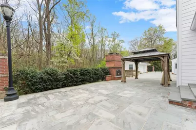 669 Dixon Drive, Gainesville, GA 30501 - Photo 4