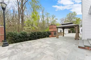 669 Dixon Dr, Gainesville, GA 30501 - Photo 4