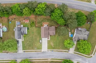 675 Michael Cir, Monroe, GA 30655 - Photo 4