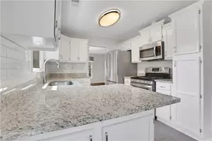 4655 Hampton Square Dr, Alpharetta, GA 30022 - Photo 8