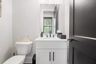 2004 Oak Ln NW, Atlanta, GA 30318 - Photo 14