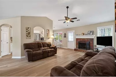 397 E Sycamore Drive, Winder, GA 30680 - Photo 4