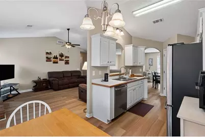 397 E Sycamore Drive, Winder, GA 30680 - Photo 8