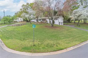 194 Melanie Ln, Woodstock, GA 30188 - Photo 2