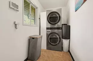 4233 Palm Springs Dr, East Point, GA 30344 - Photo 18