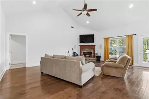 3910 Hamilton Cove Ct, Cumming, GA 30028 - Photo 10
