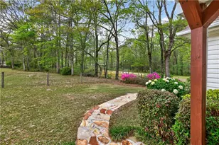 185 Lowell Dr, Sharpsburg, GA 30277 - Photo 8