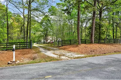 185 Lowell Drive, Sharpsburg, GA 30277 - Photo 2