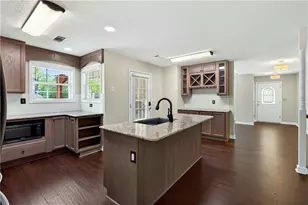 185 Lowell Dr, Sharpsburg, GA 30277 - Photo 4