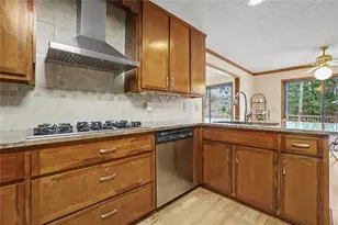 2252 Chimney Springs, Marietta, GA 30062 - Photo 16