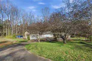 3931 Green Dr, Gainesville, GA 30506 - Photo 4