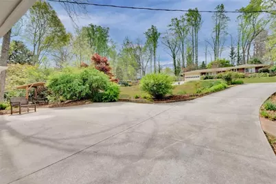 2774 Overlook Drive, Atlanta, GA 30345 - Photo 4