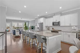 2020 Holtz Ln, Atlanta, GA 30318 - Photo 2