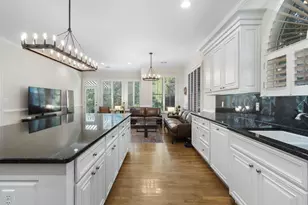 7922 Stratford Ln, Sandy Springs, GA 30350 - Photo 10