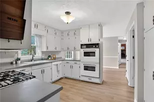 4624 Mountain Creek Dr NE, Roswell, GA 30075 - Photo 4