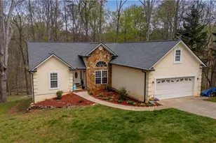 3724 Lexington Ct, Gainesville, GA 30504 - Photo 2