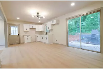 4396 Greenleaf Circle, Atlanta, GA 30331 - Photo 8