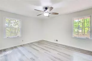 3553 Sandy Woods Ln, Stone Mountain, GA 30083 - Photo 16