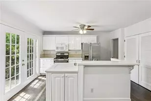 2581 Sharondale Dr, Atlanta, GA 30305 - Photo 14