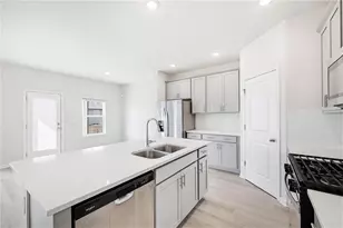 7768 Richmond Trl, Fairburn, GA 30213 - Photo 10