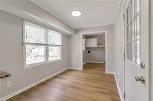 574 Horseshoe Cir SW, Lilburn, GA 30047 - Photo 10