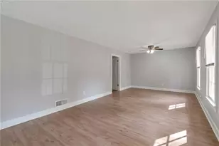 574 Horseshoe Cir SW, Lilburn, GA 30047 - Photo 4