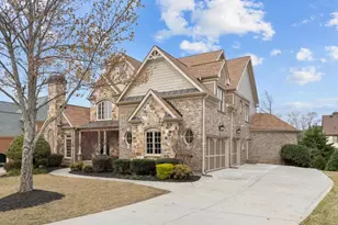 2302 Walkers Glen Ln, Buford, GA 30519 - Photo 2