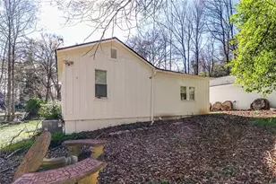 60 Hardeman Rd, Sandy Springs, GA 30342 - Photo 32