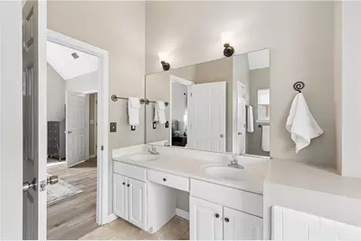 2740 Royal Bluff, Decatur, GA 30030 - Photo 24