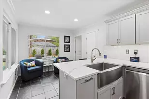 2740 Royal Bluff, Decatur, GA 30030 - Photo 16