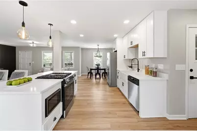 4304 Lindsey Way NE, Roswell, GA 30075 - Photo 8