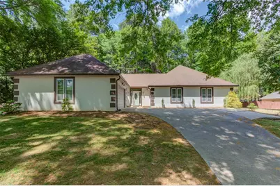 410 Emerald Parkway, Sugar Hill, GA 30518 - Photo 2