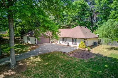 410 Emerald Parkway, Sugar Hill, GA 30518 - Photo 8