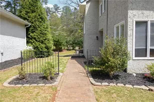 2560 Links End, Roswell, GA 30076 - Photo 6