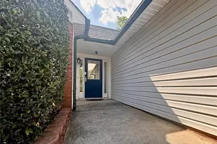 3760 Sugarbrook Dr, Lawrenceville, GA 30044 - Photo 4