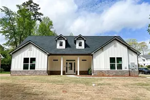 559 Pennybrook Ln, Stone Mountain, GA 30087 - Photo 1