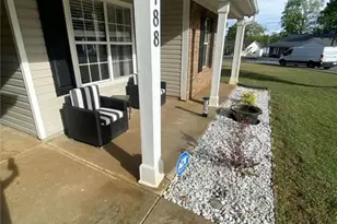 188 Waters Edge Dr, Locust Grove, GA 30248 - Photo 4