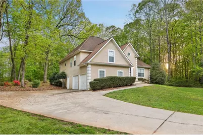 90 Montrose Lane, Sharpsburg, GA 30277 - Photo 2